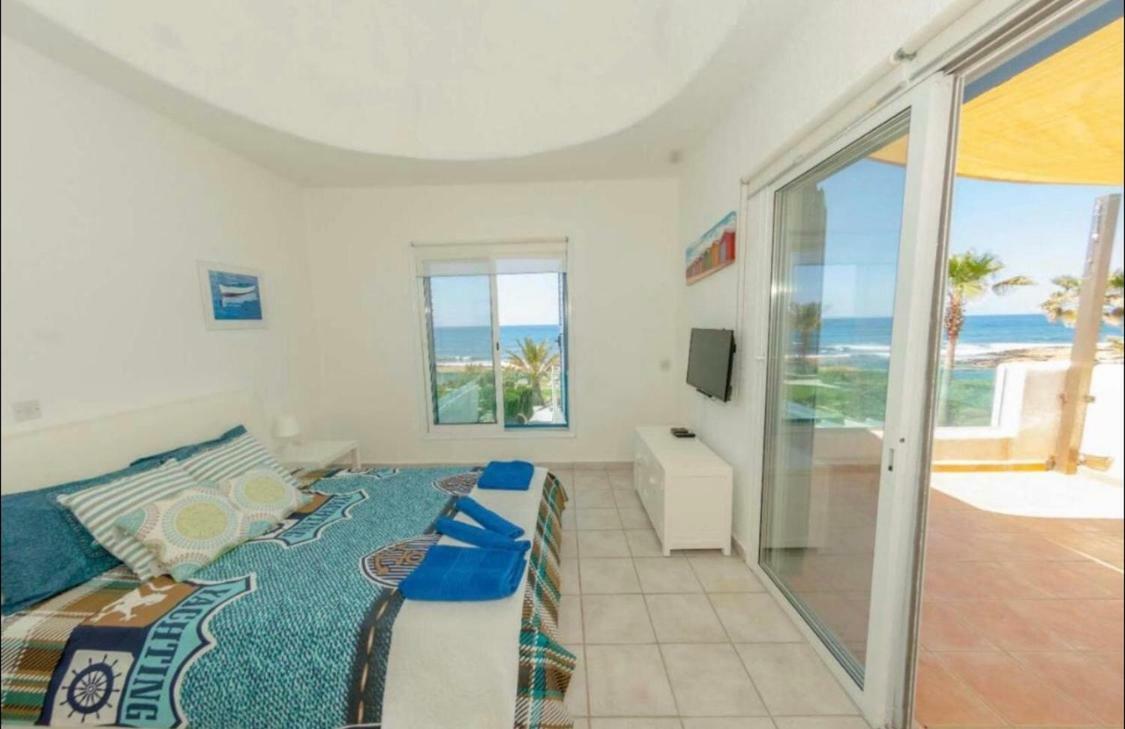 34 Beach Villa Paphos Extérieur photo