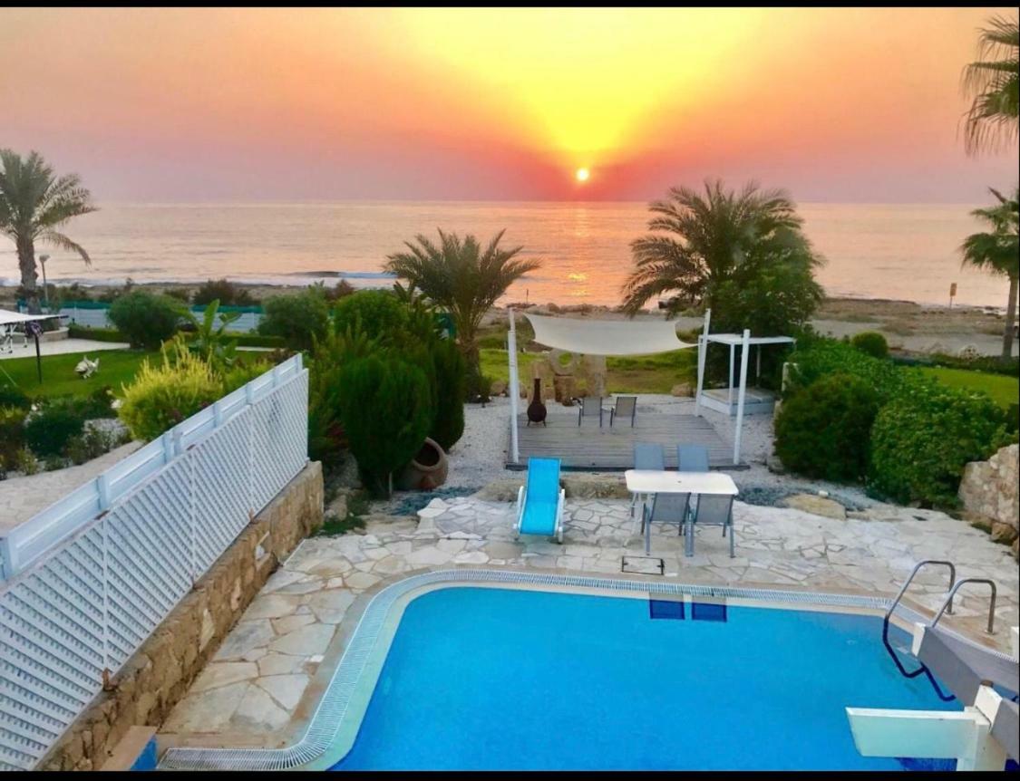 34 Beach Villa Paphos Extérieur photo
